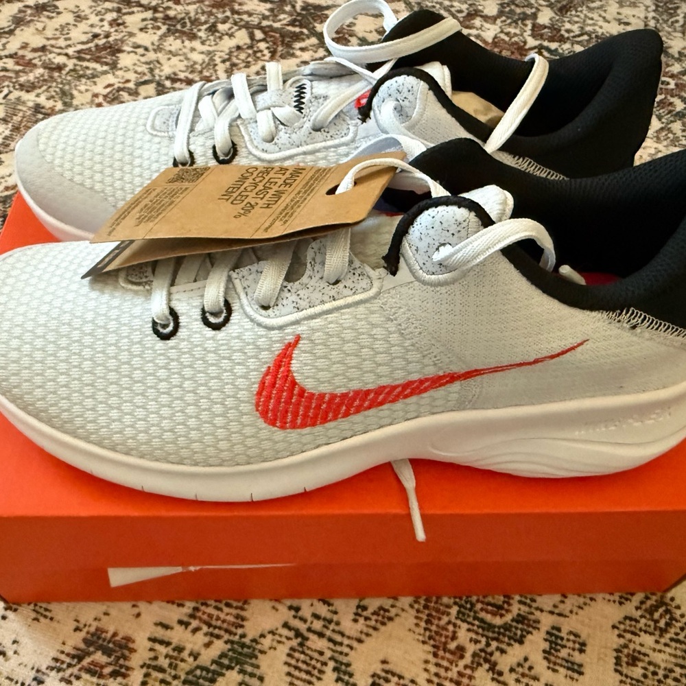 Nike Flex Experience Run 11 Next Nature Grey Bright Crimson Size 7.5 Men 9 Women